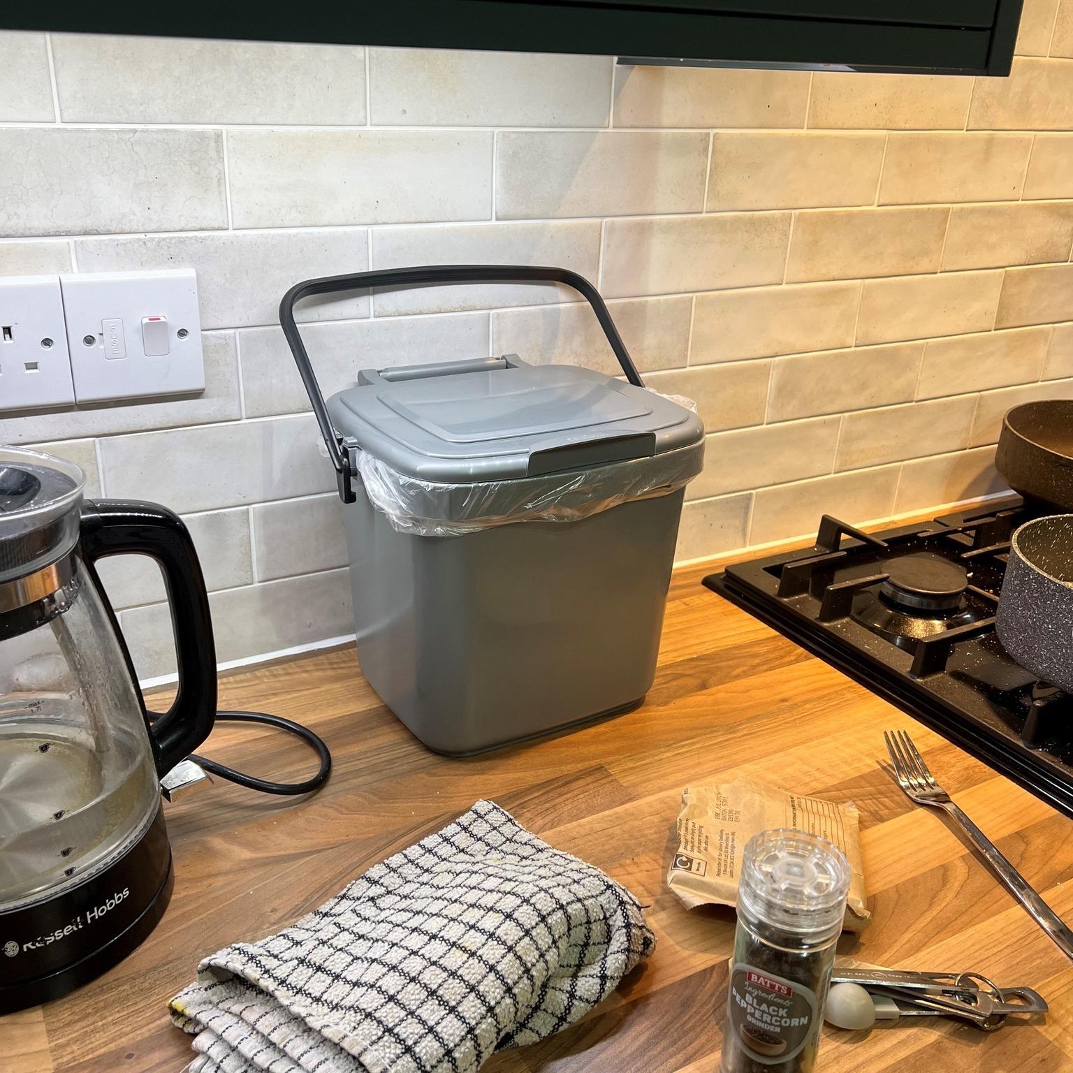 Small waste caddy kitchen